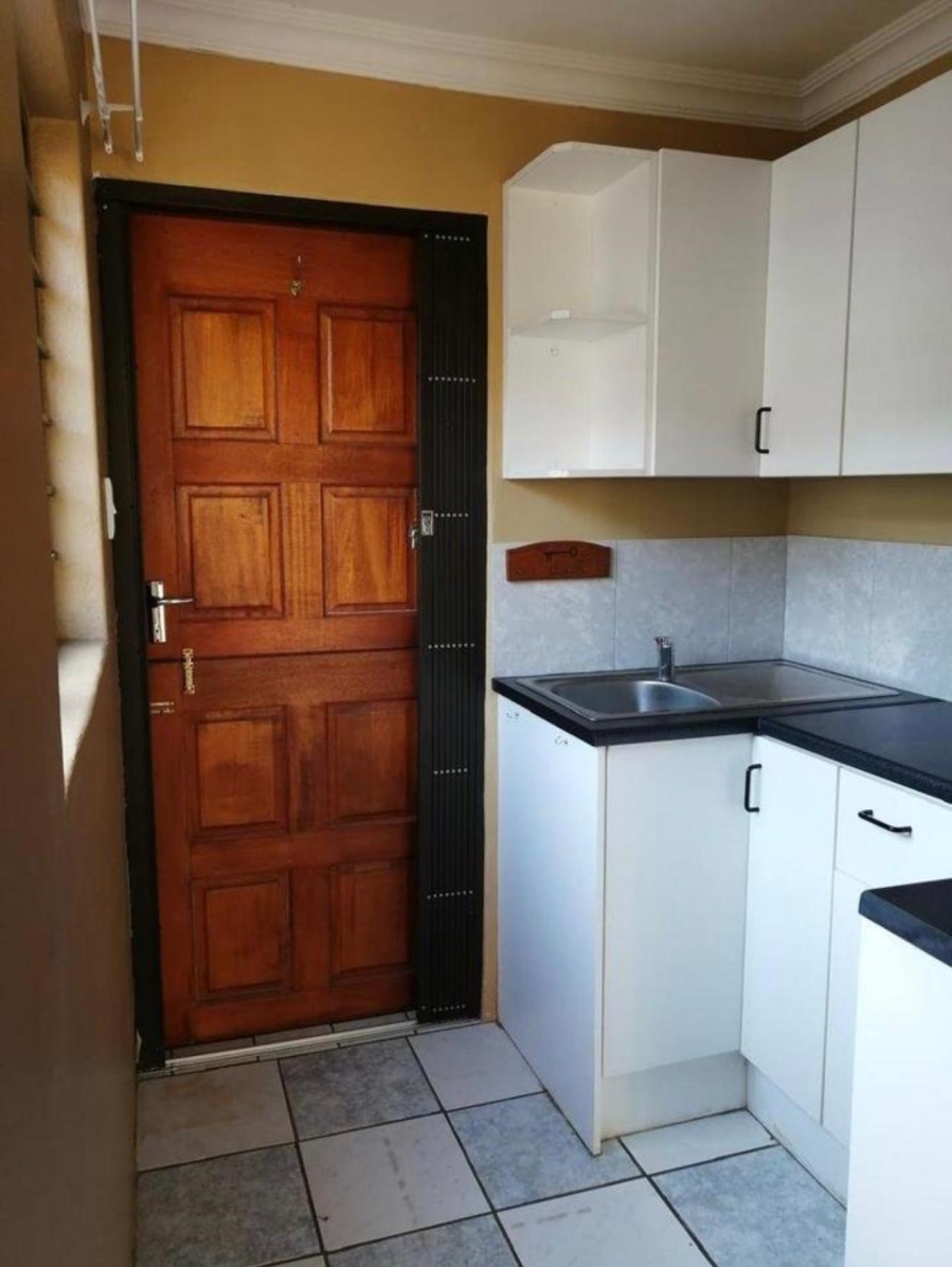 To Let 3 Bedroom Property for Rent in Crestview KwaZulu-Natal