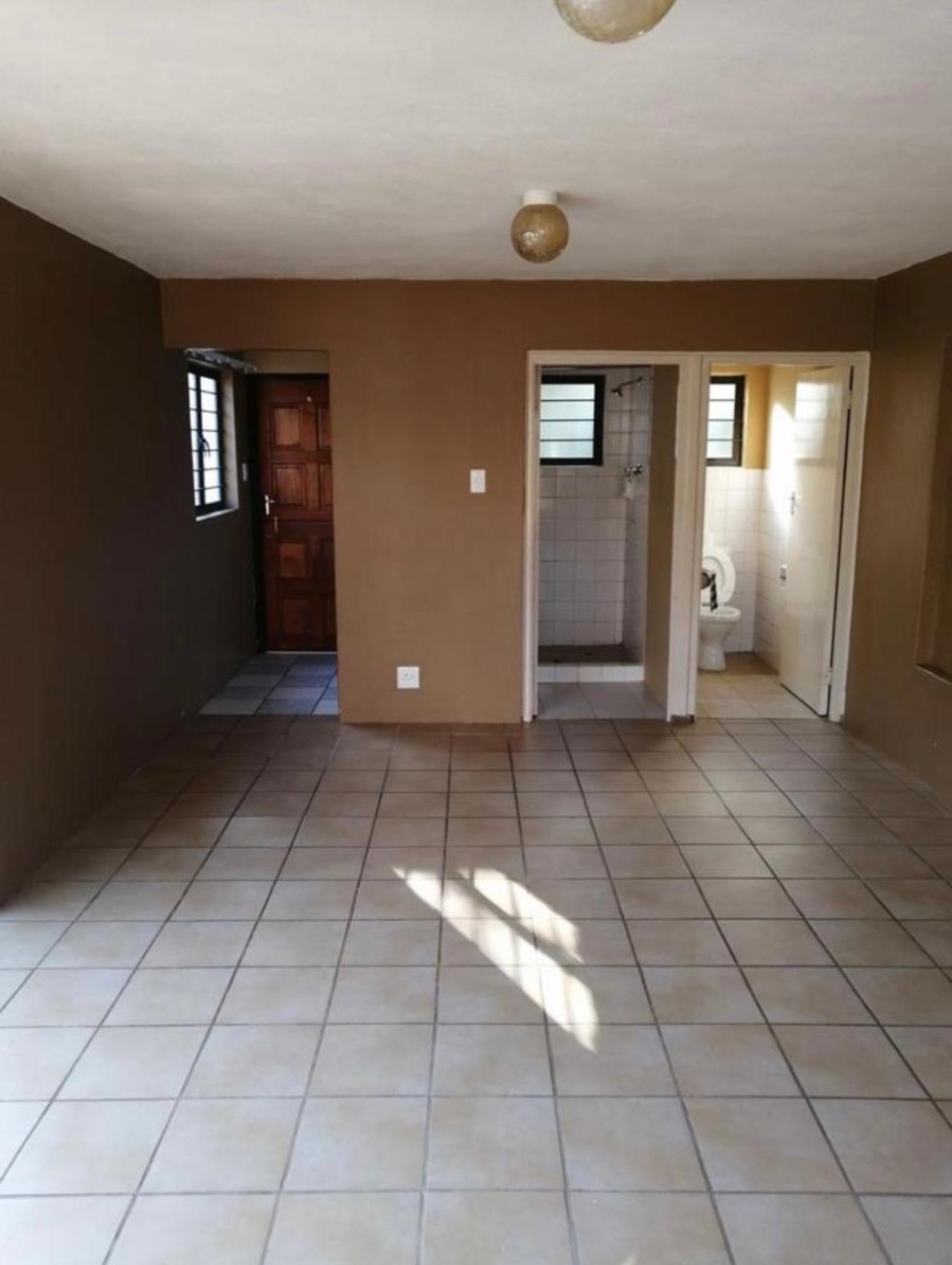 To Let 3 Bedroom Property for Rent in Crestview KwaZulu-Natal