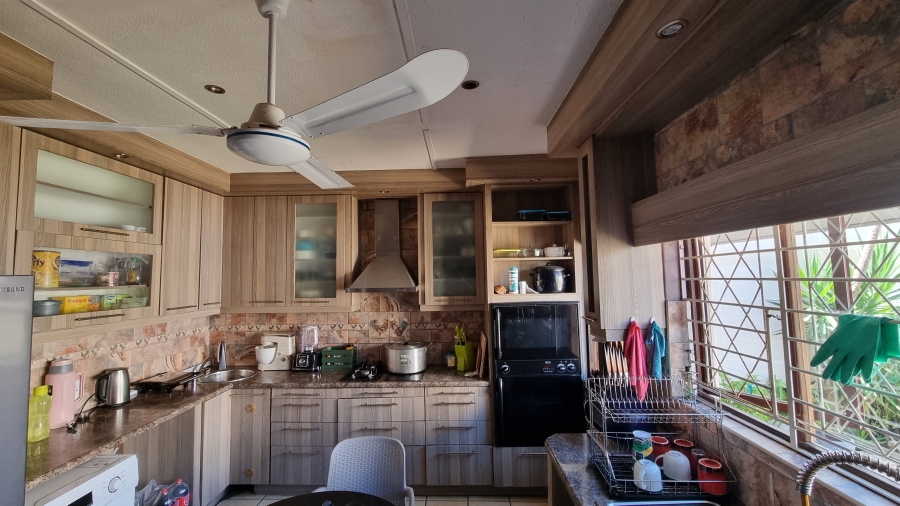 6 Bedroom Property for Sale in Margate KwaZulu-Natal