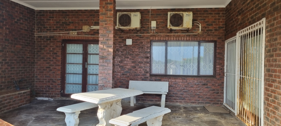 5 Bedroom Property for Sale in Shelly Beach KwaZulu-Natal