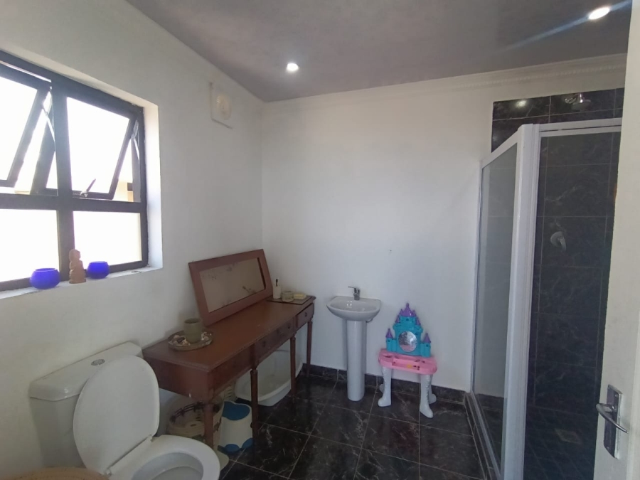 To Let 4 Bedroom Property for Rent in Bluff KwaZulu-Natal