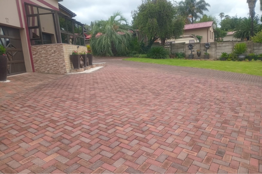 5 Bedroom Property for Sale in Amiel Park KwaZulu-Natal