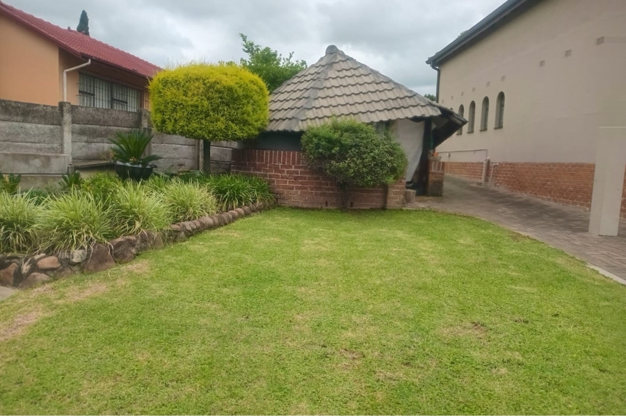 5 Bedroom Property for Sale in Amiel Park KwaZulu-Natal