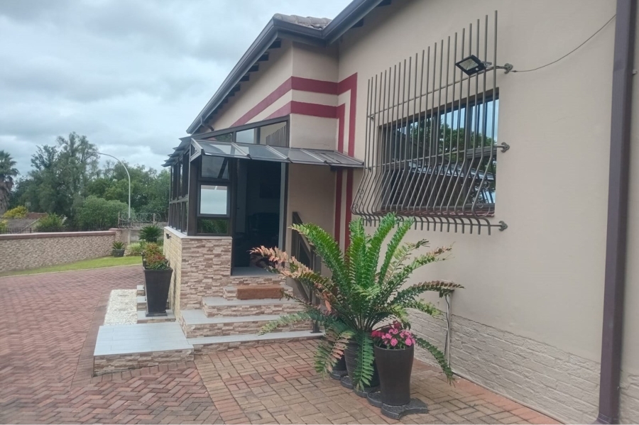 5 Bedroom Property for Sale in Amiel Park KwaZulu-Natal