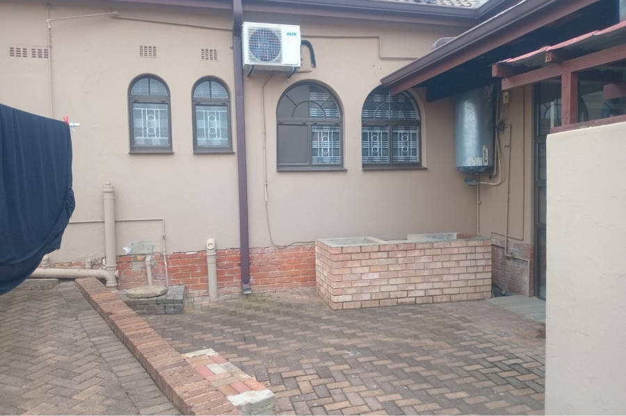 5 Bedroom Property for Sale in Amiel Park KwaZulu-Natal