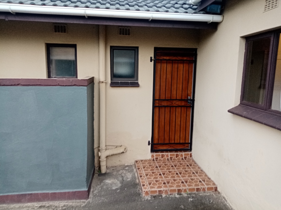 To Let 2 Bedroom Property for Rent in Burlington Heights KwaZulu-Natal