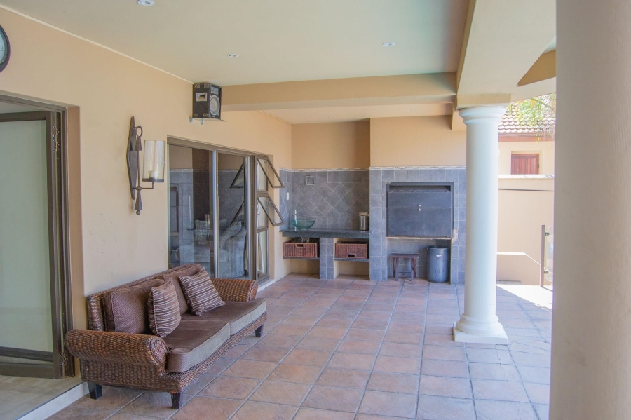 6 Bedroom Property for Sale in Uvongo KwaZulu-Natal