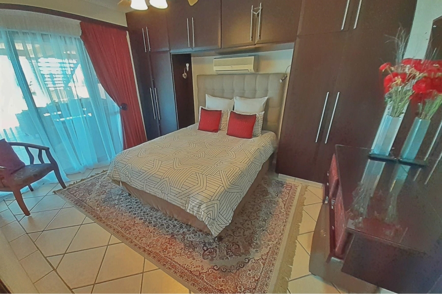 6 Bedroom Property for Sale in Uvongo KwaZulu-Natal