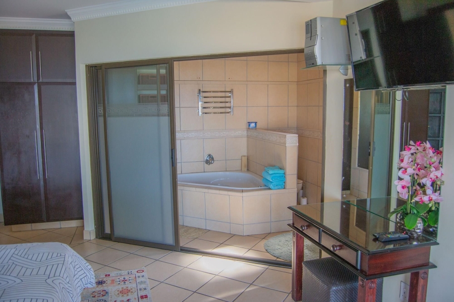 6 Bedroom Property for Sale in Uvongo KwaZulu-Natal