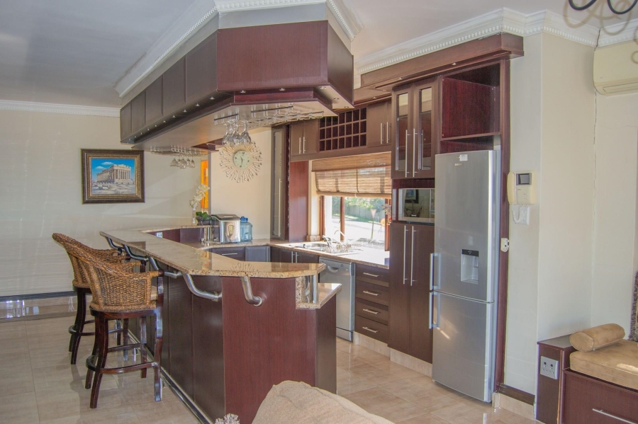 6 Bedroom Property for Sale in Uvongo KwaZulu-Natal
