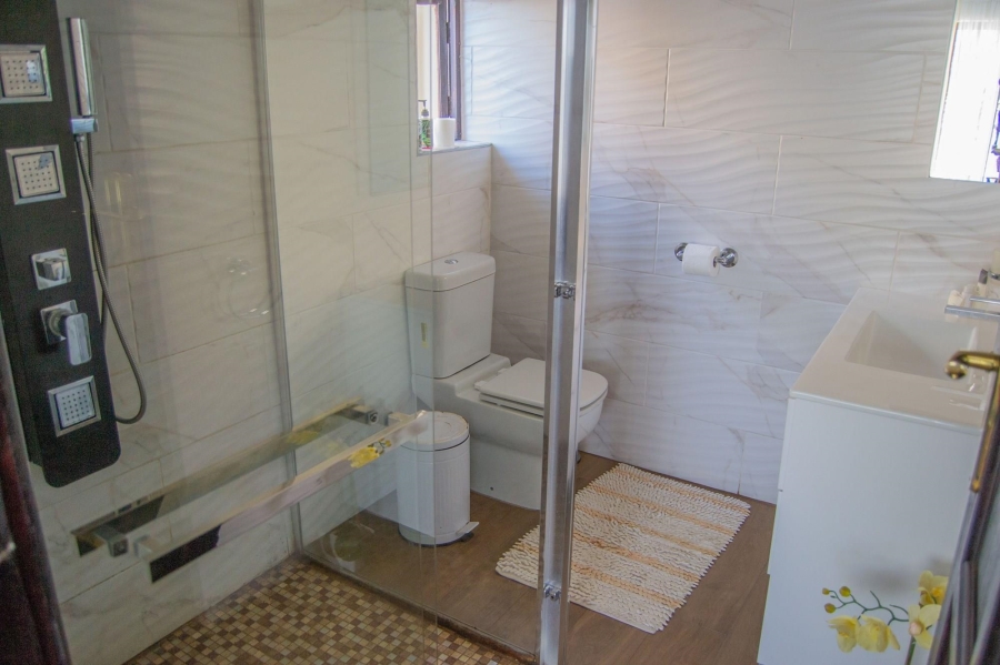 6 Bedroom Property for Sale in Uvongo KwaZulu-Natal