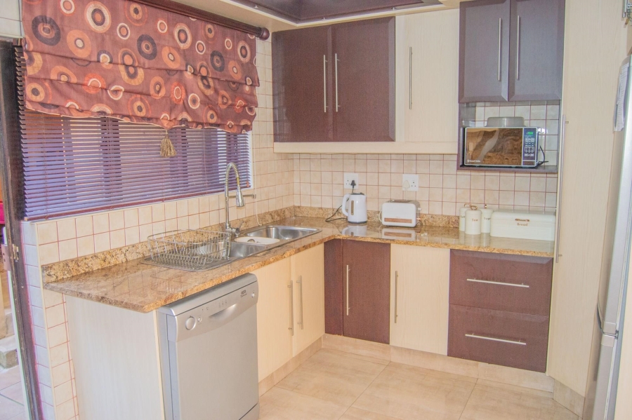 6 Bedroom Property for Sale in Uvongo KwaZulu-Natal