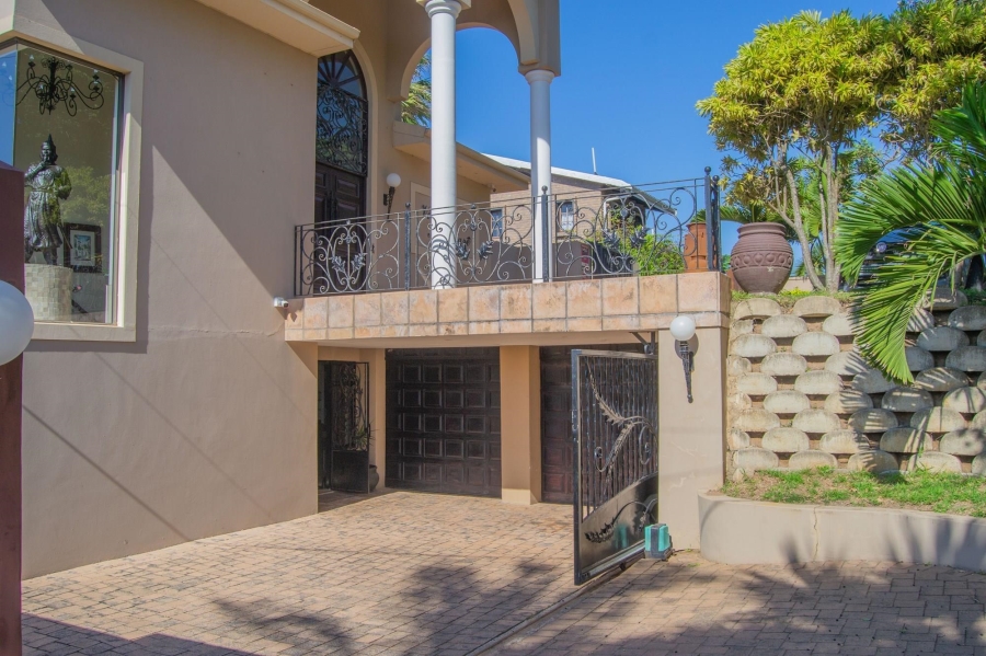 6 Bedroom Property for Sale in Uvongo KwaZulu-Natal