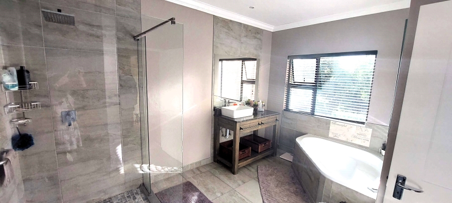 3 Bedroom Property for Sale in Aviary Hill KwaZulu-Natal
