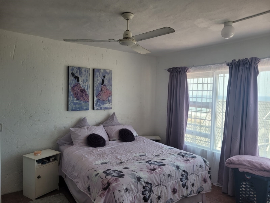 To Let 6 Bedroom Property for Rent in Manaba Beach KwaZulu-Natal