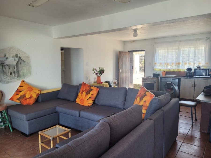 To Let 6 Bedroom Property for Rent in Manaba Beach KwaZulu-Natal