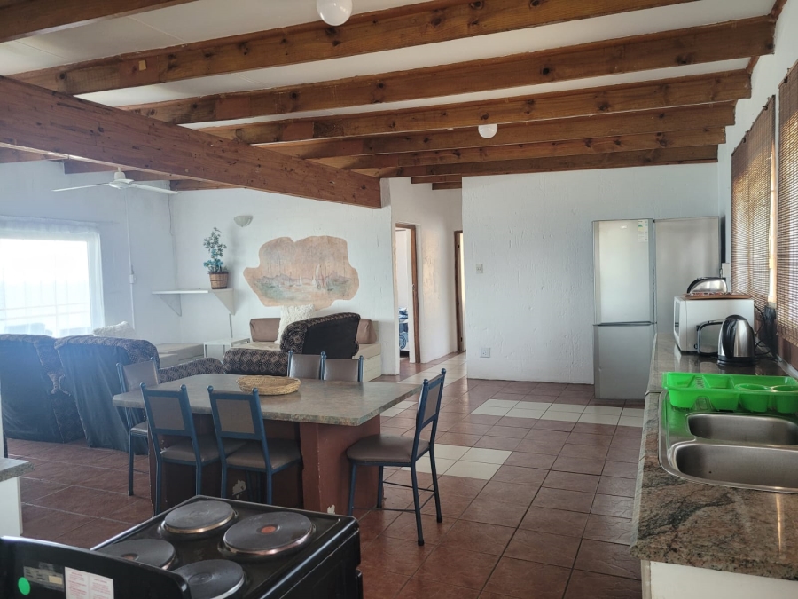 To Let 6 Bedroom Property for Rent in Manaba Beach KwaZulu-Natal