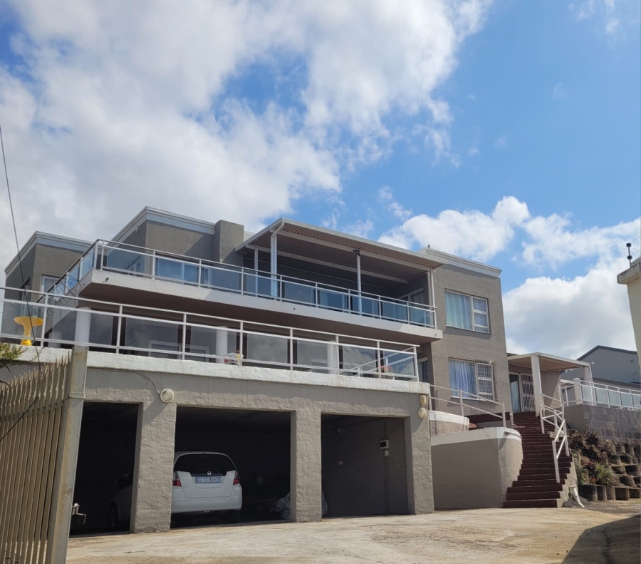 To Let 6 Bedroom Property for Rent in Manaba Beach KwaZulu-Natal