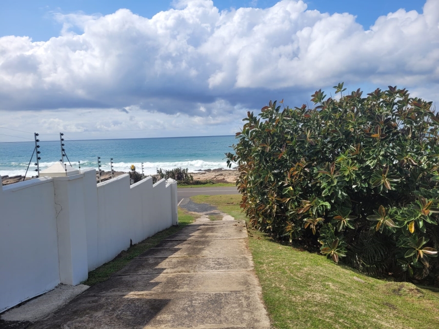 To Let 6 Bedroom Property for Rent in Manaba Beach KwaZulu-Natal