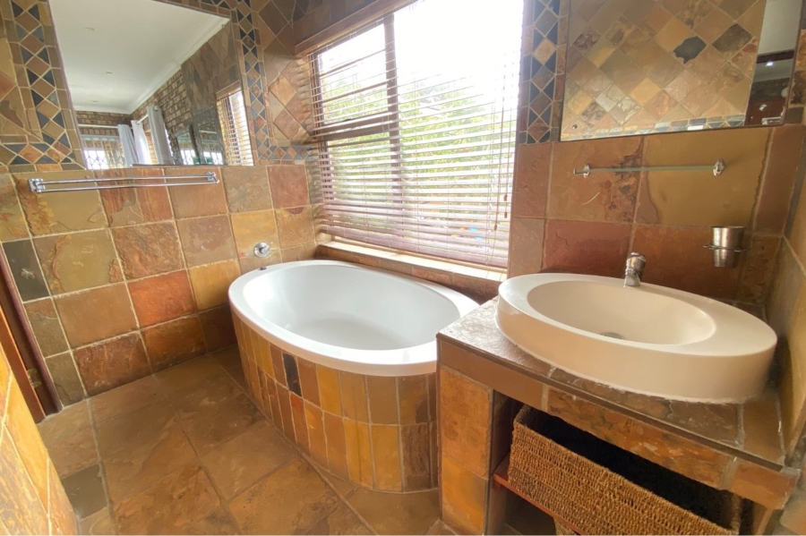 10 Bedroom Property for Sale in Manaba Beach KwaZulu-Natal