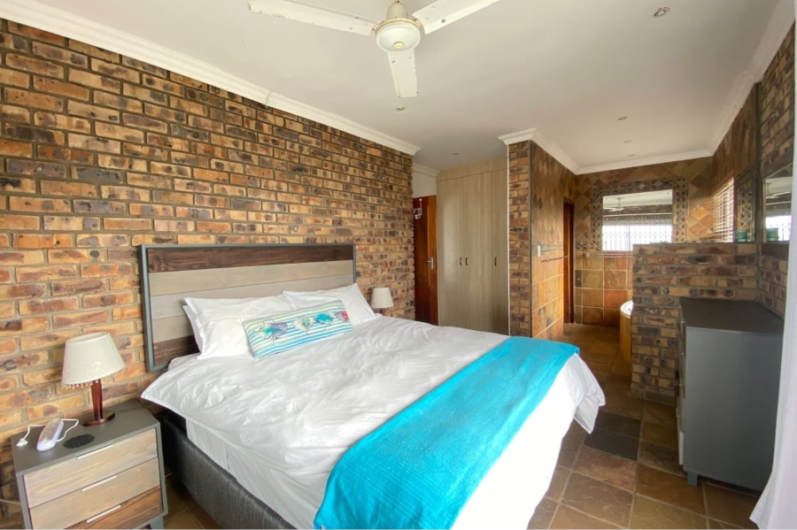 10 Bedroom Property for Sale in Manaba Beach KwaZulu-Natal