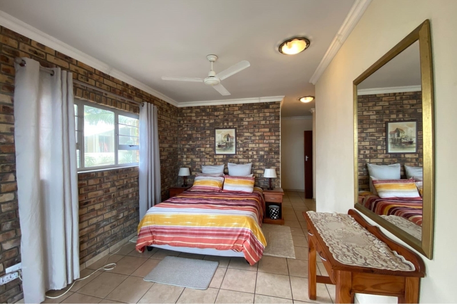 10 Bedroom Property for Sale in Manaba Beach KwaZulu-Natal