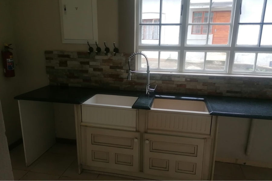 To Let 5 Bedroom Property for Rent in Kingston Park KwaZulu-Natal