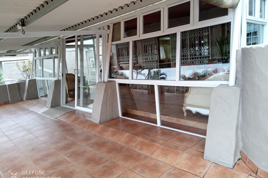 5 Bedroom Property for Sale in Windermere KwaZulu-Natal