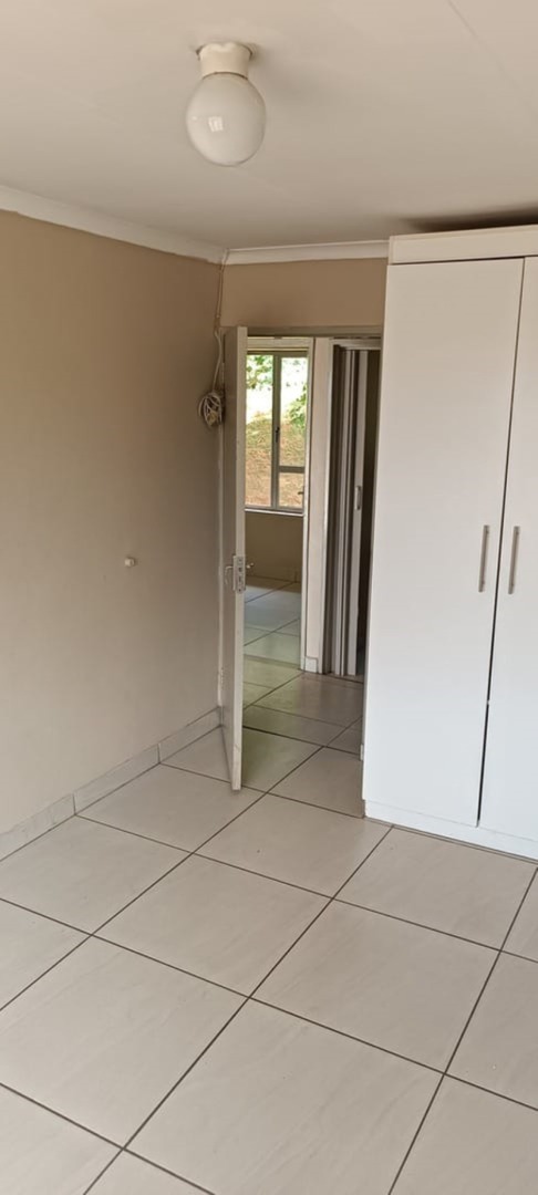 To Let 2 Bedroom Property for Rent in Montclair KwaZulu-Natal