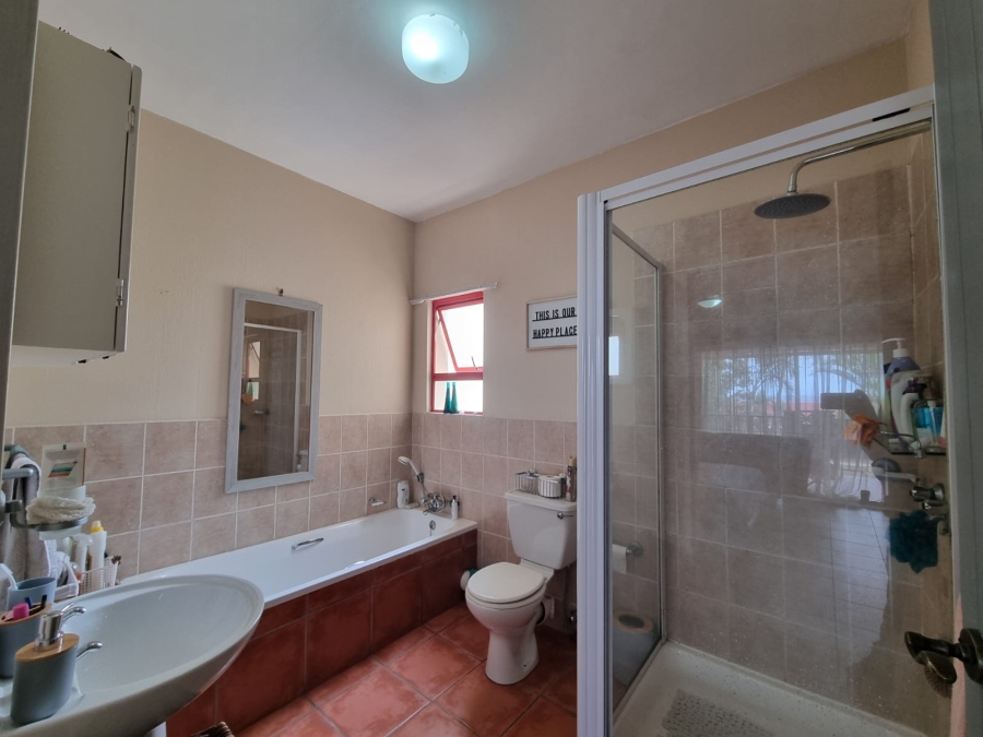 To Let 2 Bedroom Property for Rent in Uvongo KwaZulu-Natal