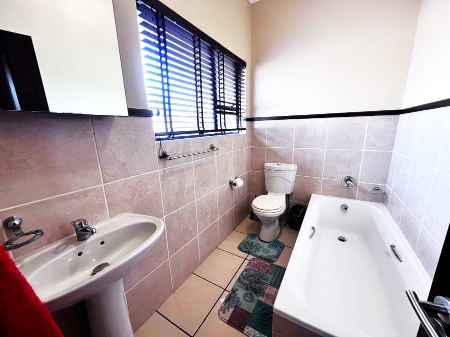 2 Bedroom Property for Sale in Uvongo Beach KwaZulu-Natal