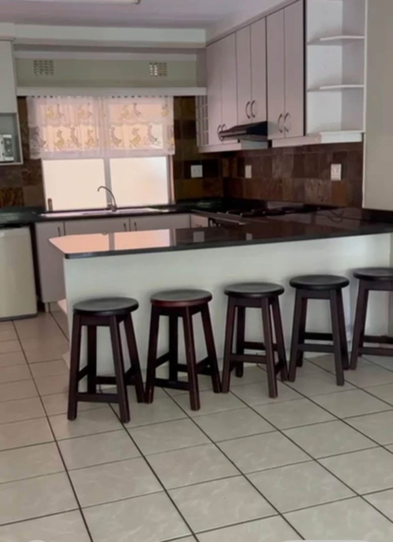 2 Bedroom Property for Sale in Uvongo KwaZulu-Natal