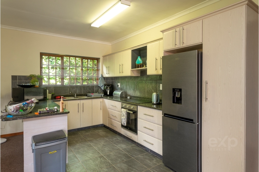 5 Bedroom Property for Sale in Kloof KwaZulu-Natal