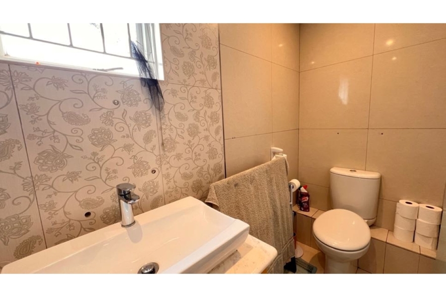 4 Bedroom Property for Sale in Glenwood KwaZulu-Natal