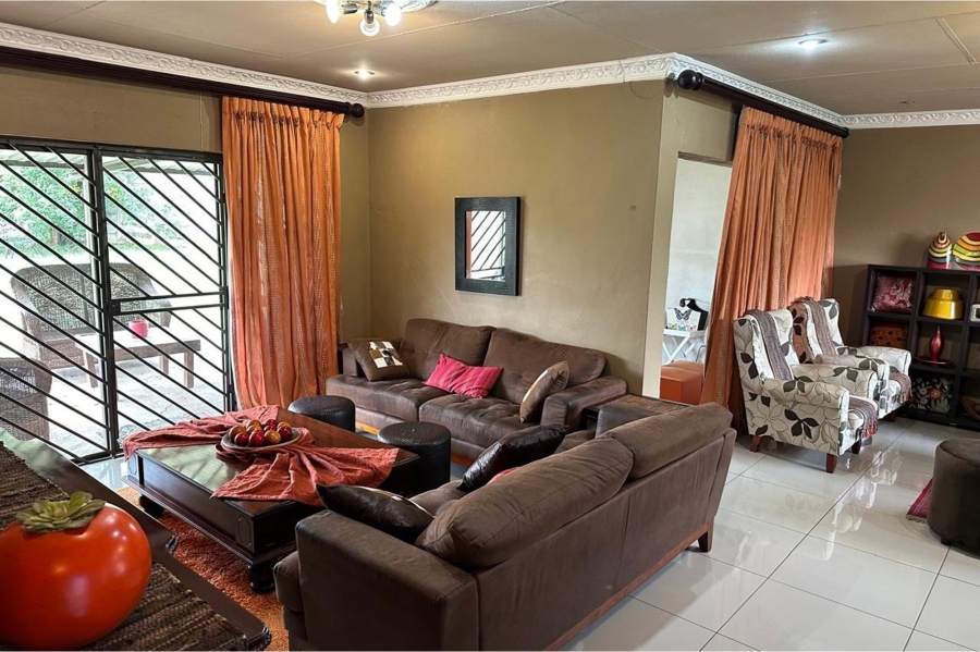 3 Bedroom Property for Sale in Schuinshoogte KwaZulu-Natal