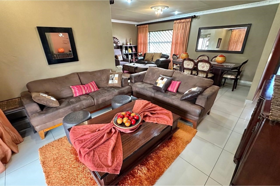 3 Bedroom Property for Sale in Schuinshoogte KwaZulu-Natal