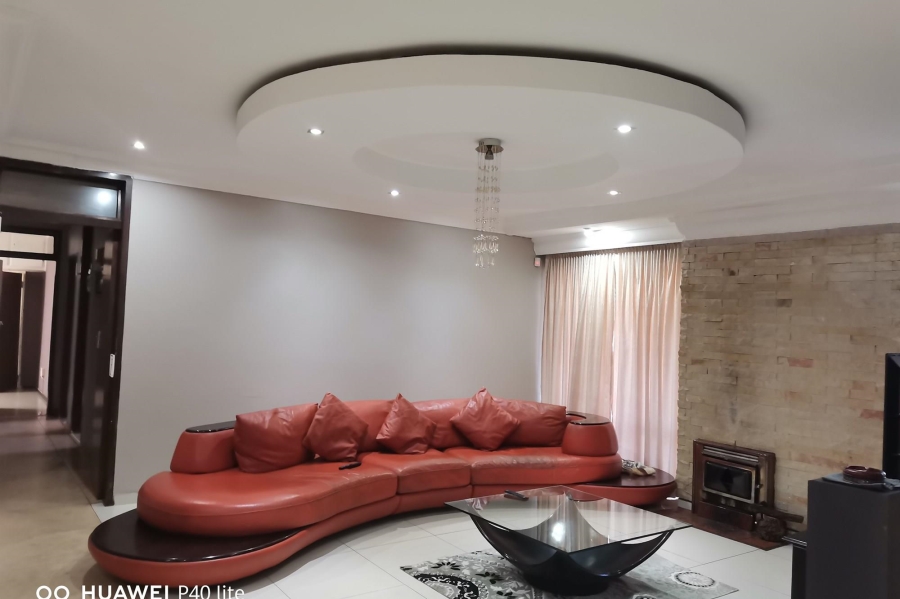 4 Bedroom Property for Sale in Signal Hill KwaZulu-Natal