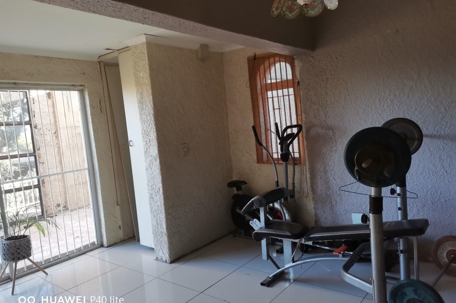 4 Bedroom Property for Sale in Signal Hill KwaZulu-Natal