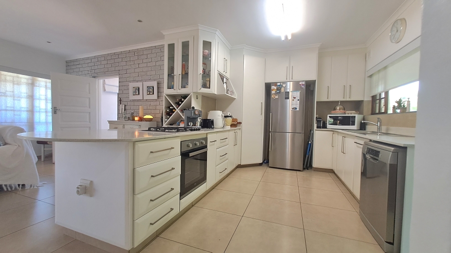 4 Bedroom Property for Sale in Deepdale KwaZulu-Natal