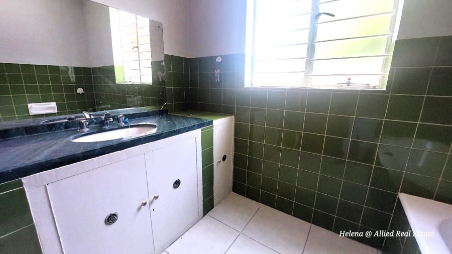 4 Bedroom Property for Sale in Huttenheights KwaZulu-Natal