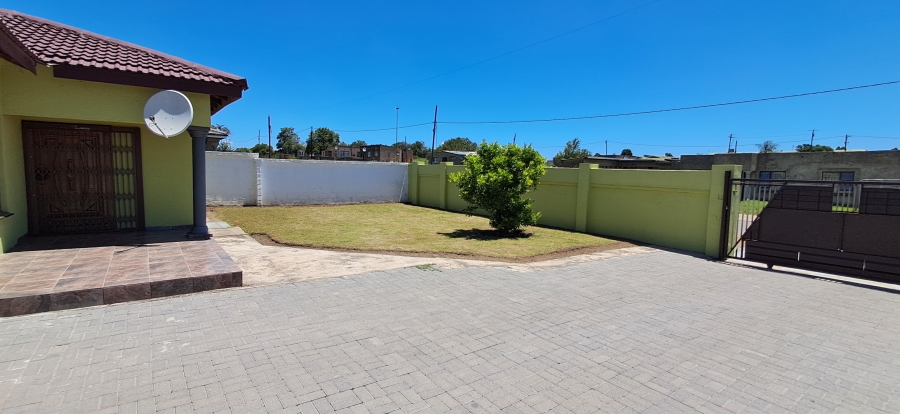 4 Bedroom Property for Sale in Osizweni KwaZulu-Natal