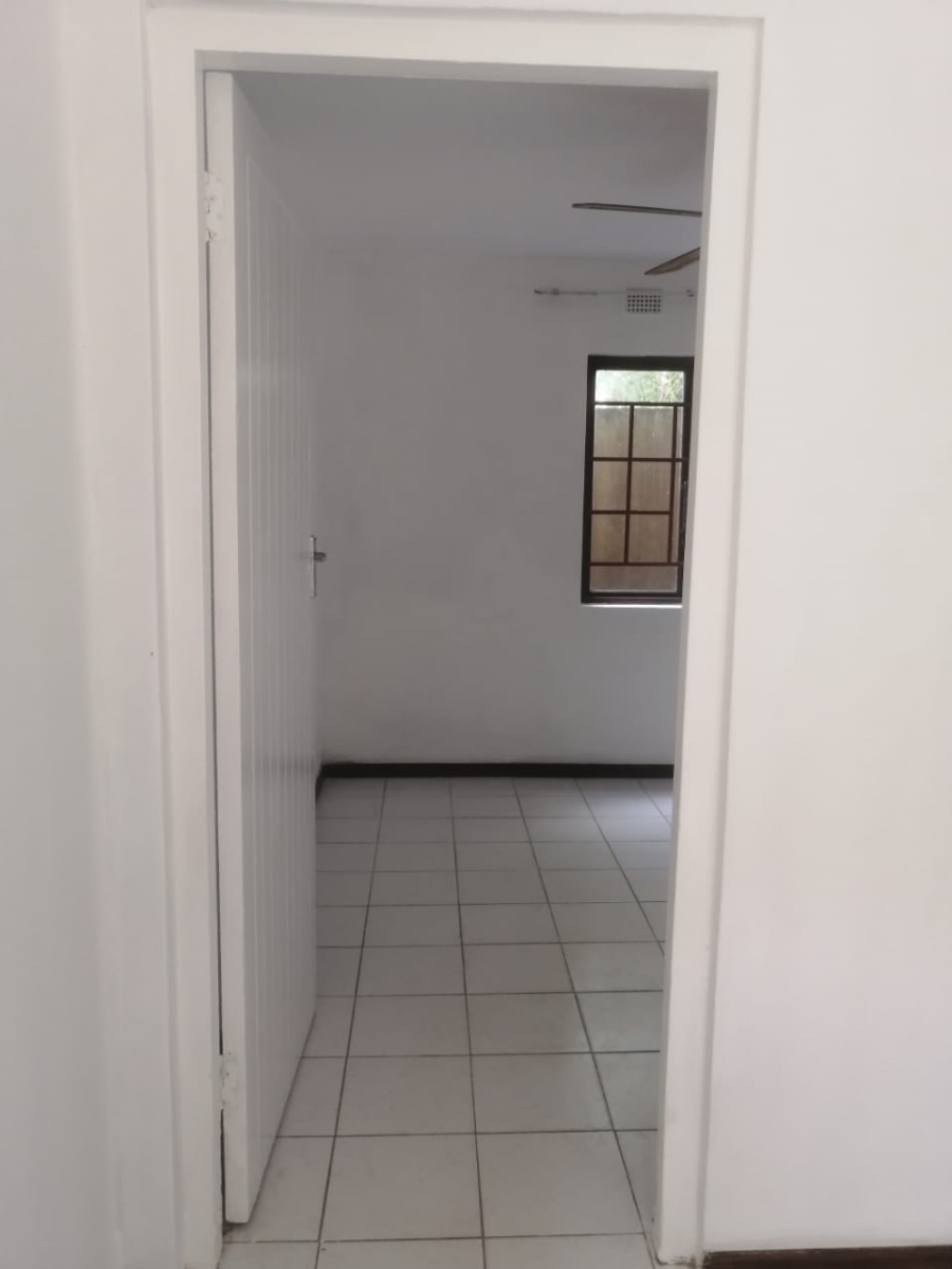 To Let 2 Bedroom Property for Rent in Uvongo KwaZulu-Natal