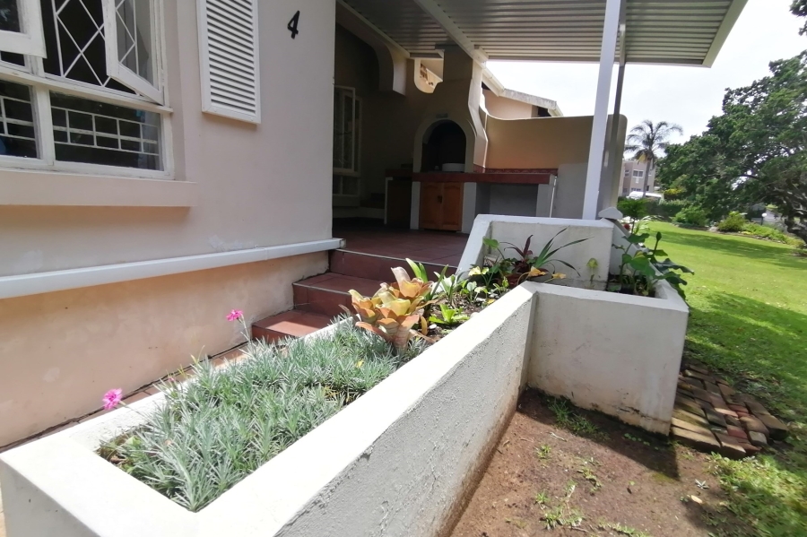 2 Bedroom Property for Sale in Uvongo KwaZulu-Natal