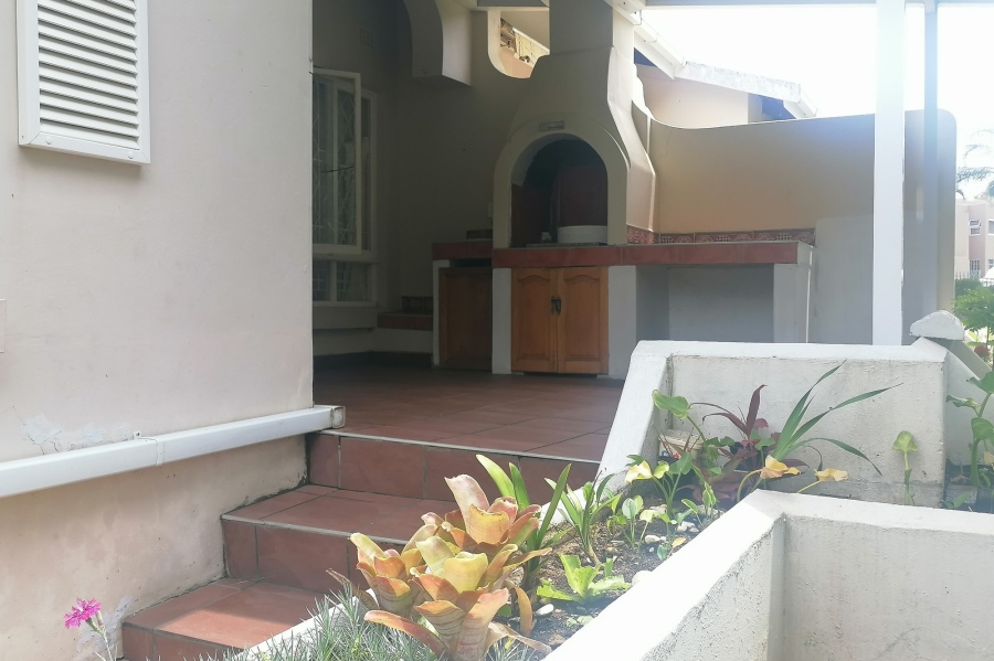 2 Bedroom Property for Sale in Uvongo KwaZulu-Natal