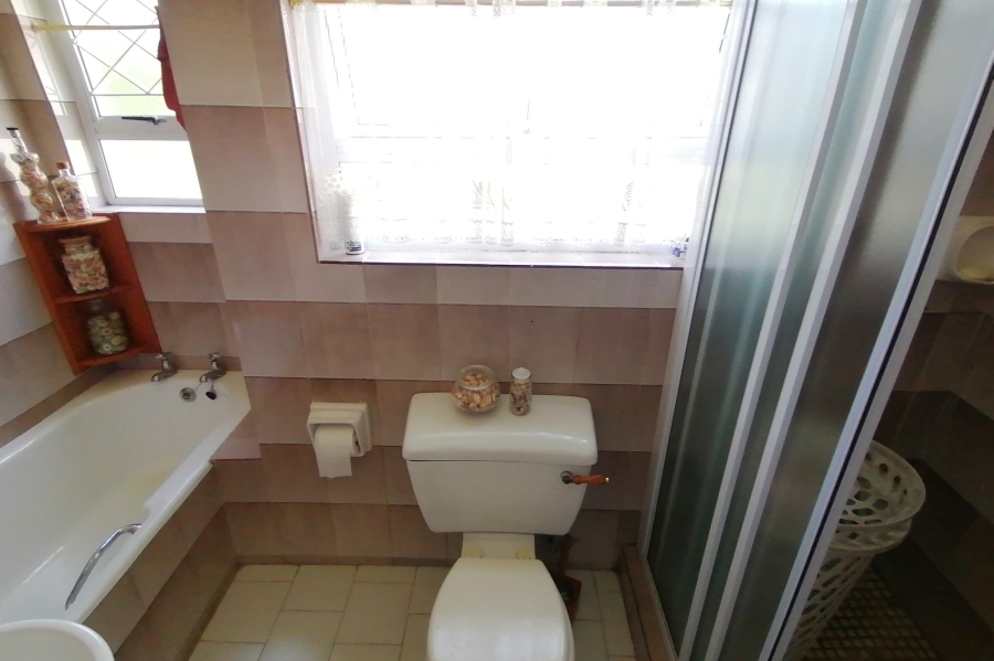 2 Bedroom Property for Sale in Uvongo KwaZulu-Natal