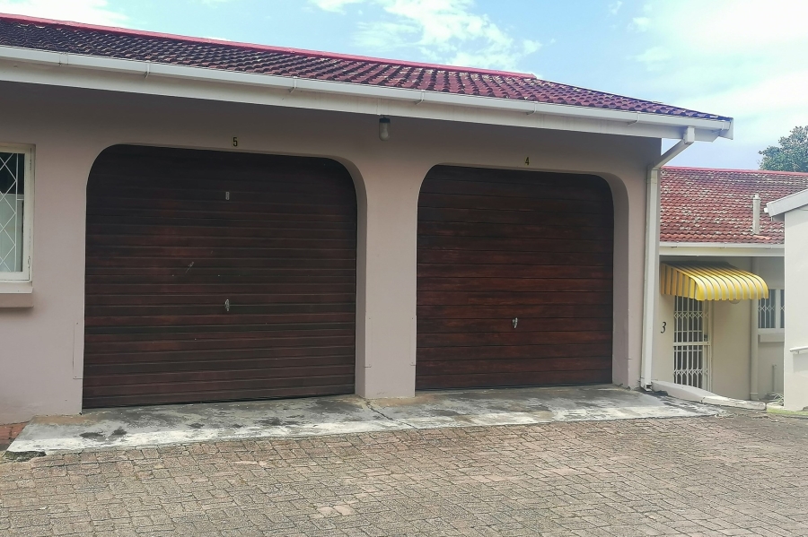 2 Bedroom Property for Sale in Uvongo KwaZulu-Natal