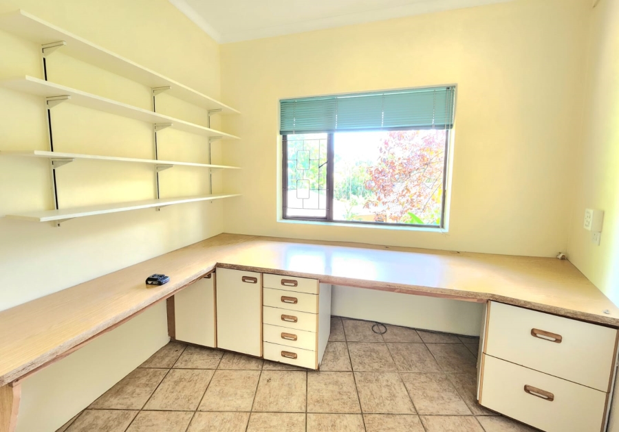 To Let 1 Bedroom Property for Rent in Kloof KwaZulu-Natal