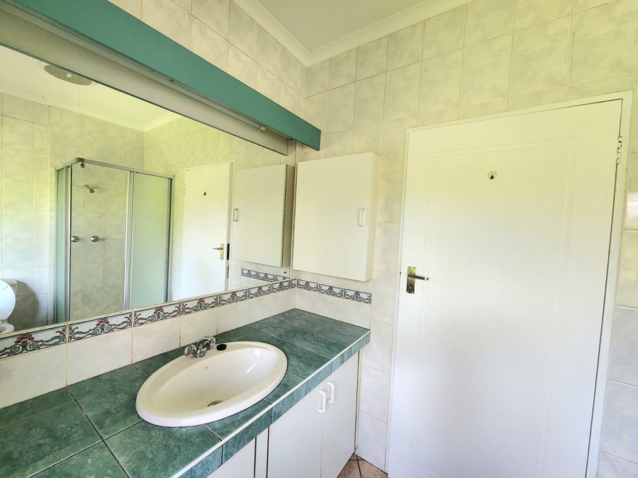 To Let 1 Bedroom Property for Rent in Kloof KwaZulu-Natal