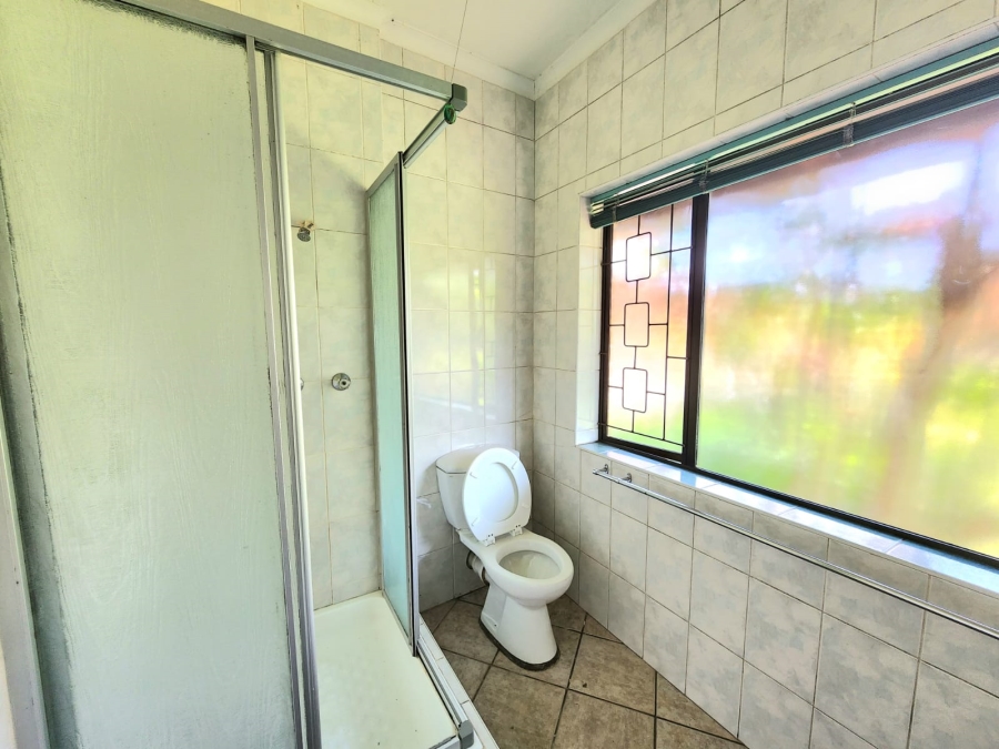 To Let 1 Bedroom Property for Rent in Kloof KwaZulu-Natal