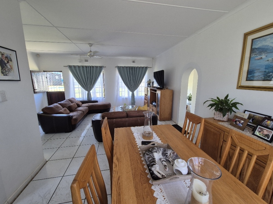 4 Bedroom Property for Sale in Manaba Beach KwaZulu-Natal